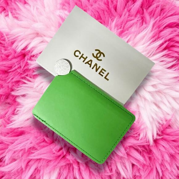 New With Box Lime Green Elegant Embossed Chanel Card Holder/Mirror - Picture 2 of 3